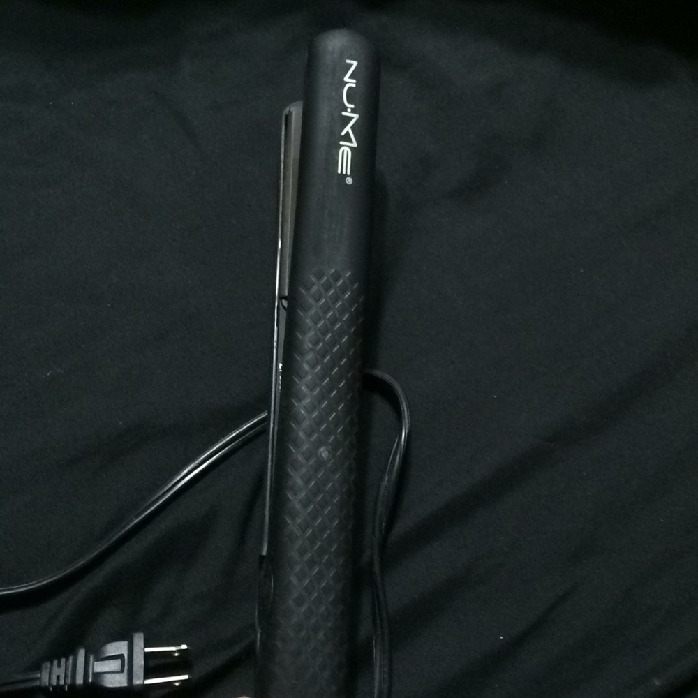 Nume Straightener